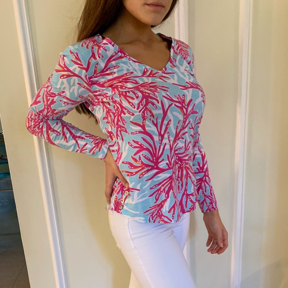 Lilly Pulitzer V Neck Log Sleeve Size S